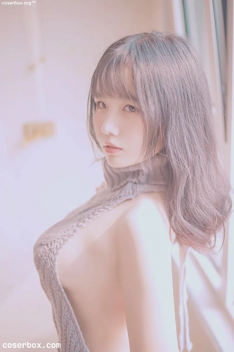 阿半今天很开心 NO.001 露背毛衣