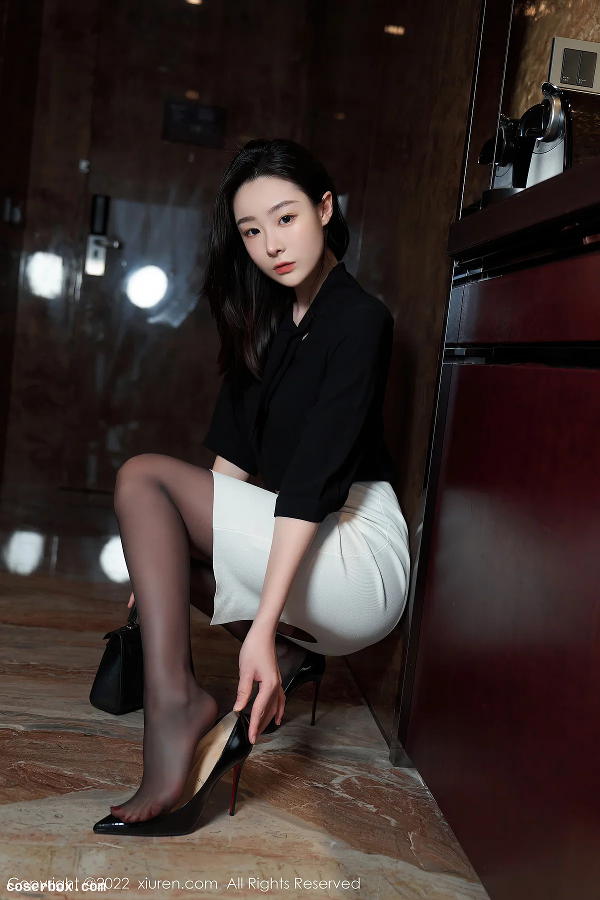 [XiuRen秀人网] 2022.07.21 No.5312 是小逗逗 短裙美腿[91P792MB] - 1