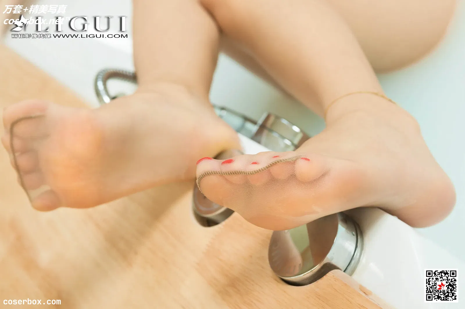 [Ligui丽柜] 2020.05.27 NO.654《香浴名莲》潘潘 [56P109MB]