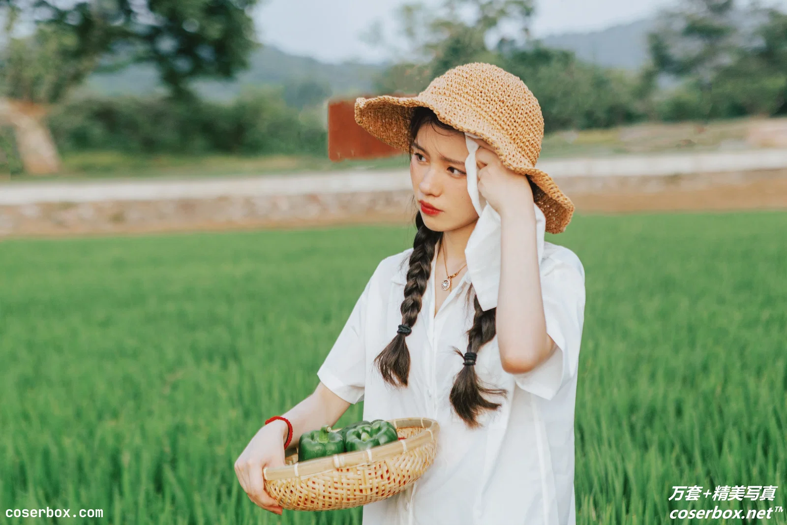 [YITUYU艺图语] 2021.06.28 NO.082 小森林.秋夏 小花花花花圈 [28P-313MB]
