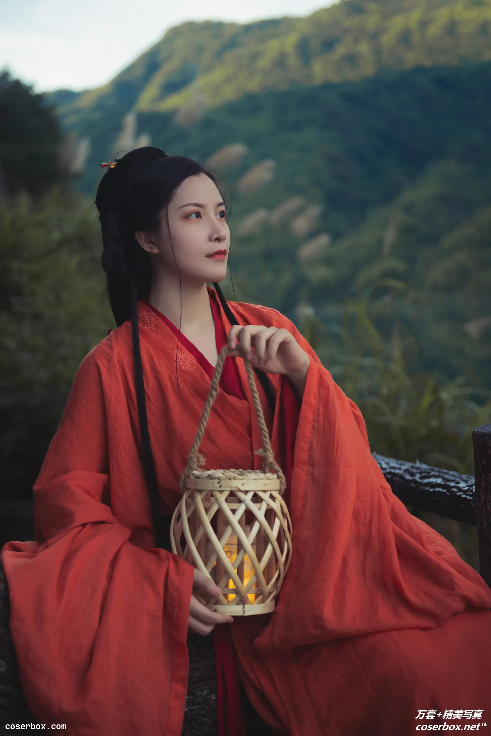 [YITUYU艺图语] 2021.09.08 NO.259 人间忽晚 秦笙 [28P-230MB]