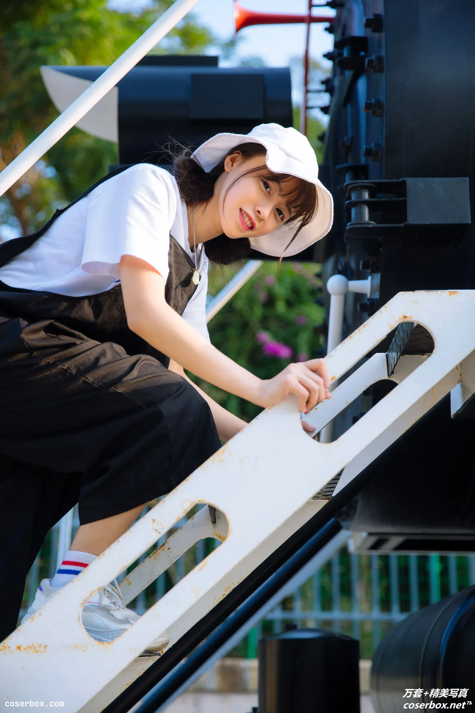 [YITUYU艺图语] 2022.02.21 NO.765 她的微笑 慕容寒冰_ [28P-177MB]