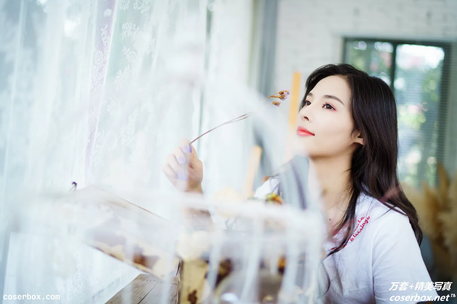 [YITUYU艺图语] 2022.02.08 NO.711 大长腿女孩的私房照 小容 [29P-442MB]