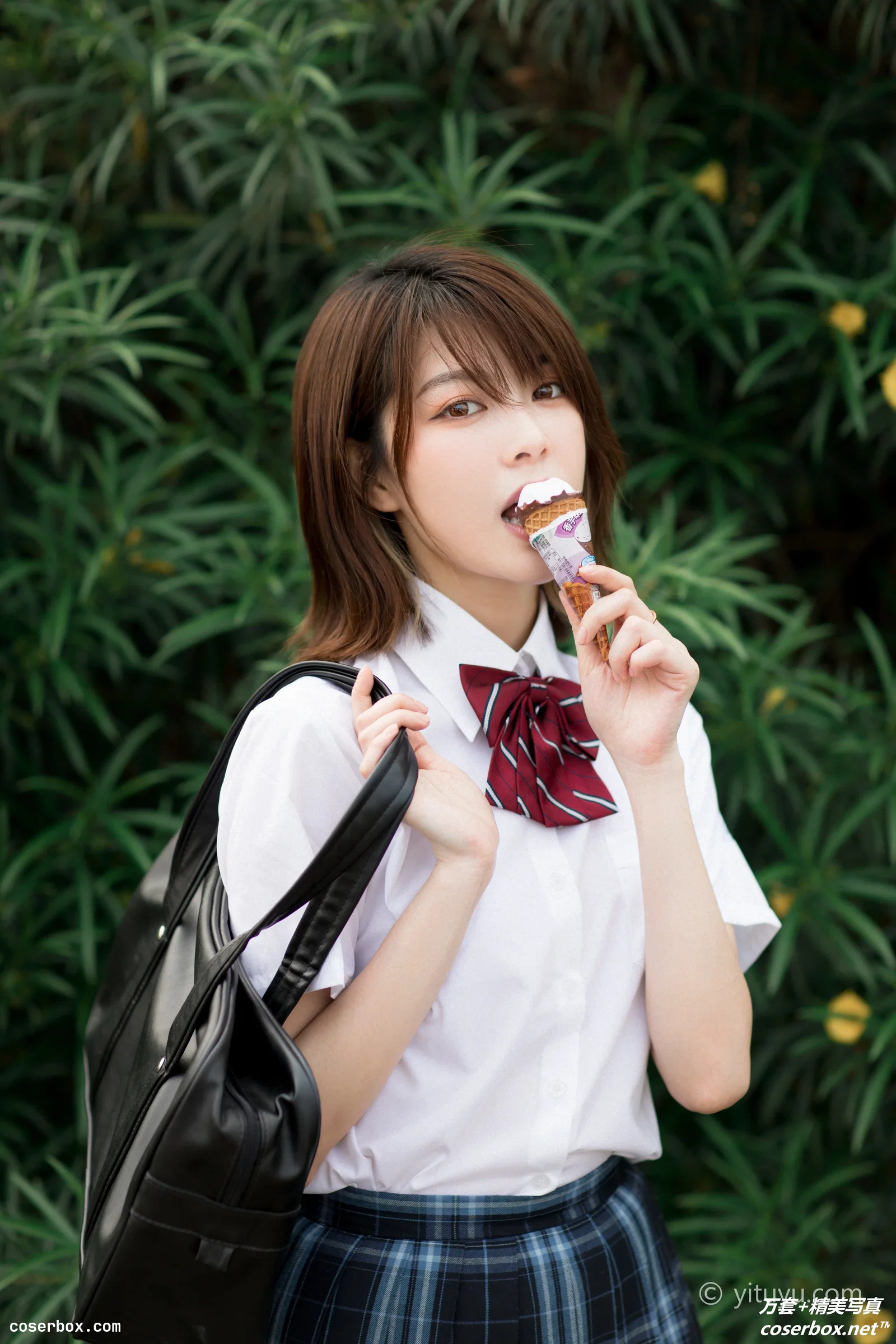 [YITUYU艺图语] 2021.05.17 NO.059 人间四月天 珺珺 [27P-301MB]