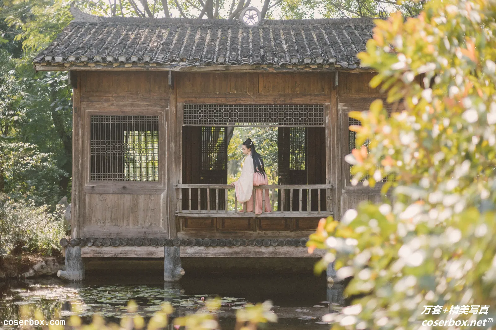 [YITUYU艺图语] 2021.12.30 NO.502 不知心恨谁 啊琰 [34P-331MB]