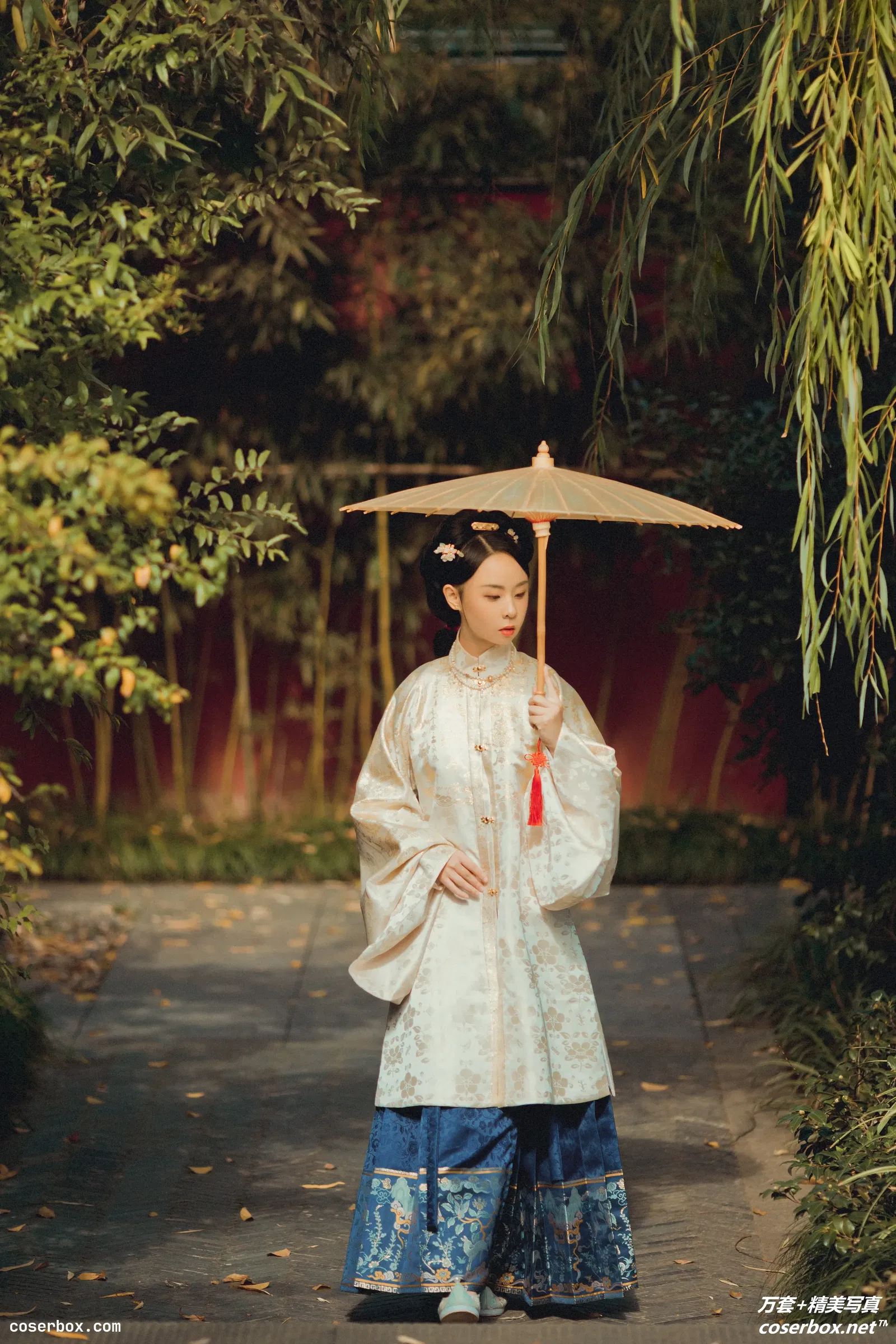 [YITUYU艺图语] 2021.09.03 NO.232寻枫 冯友薇 [28P-389MB]