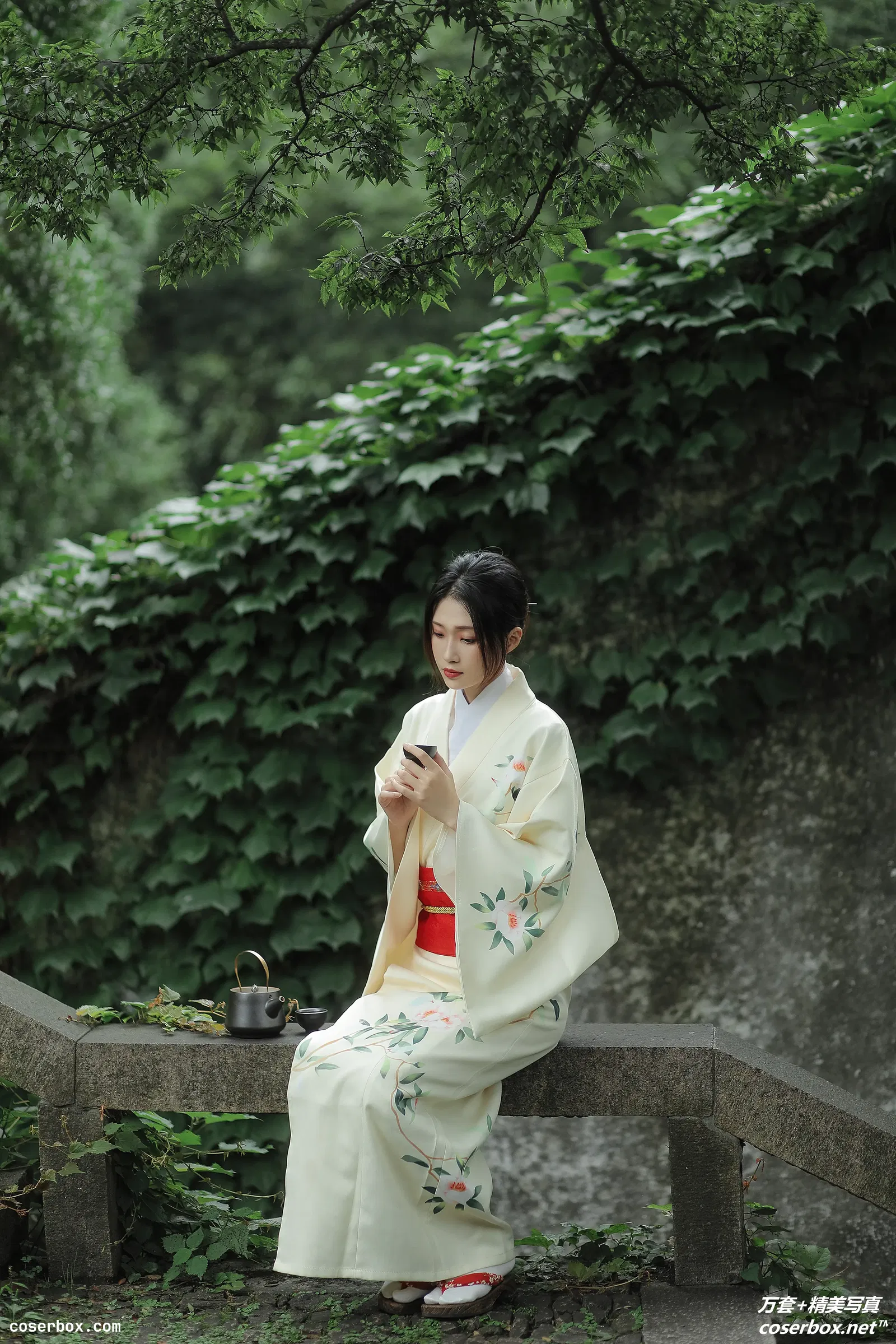 [YITUYU艺图语] 2022.01.08 NO.557 四月桃林 柳柳 [34P-408MB]