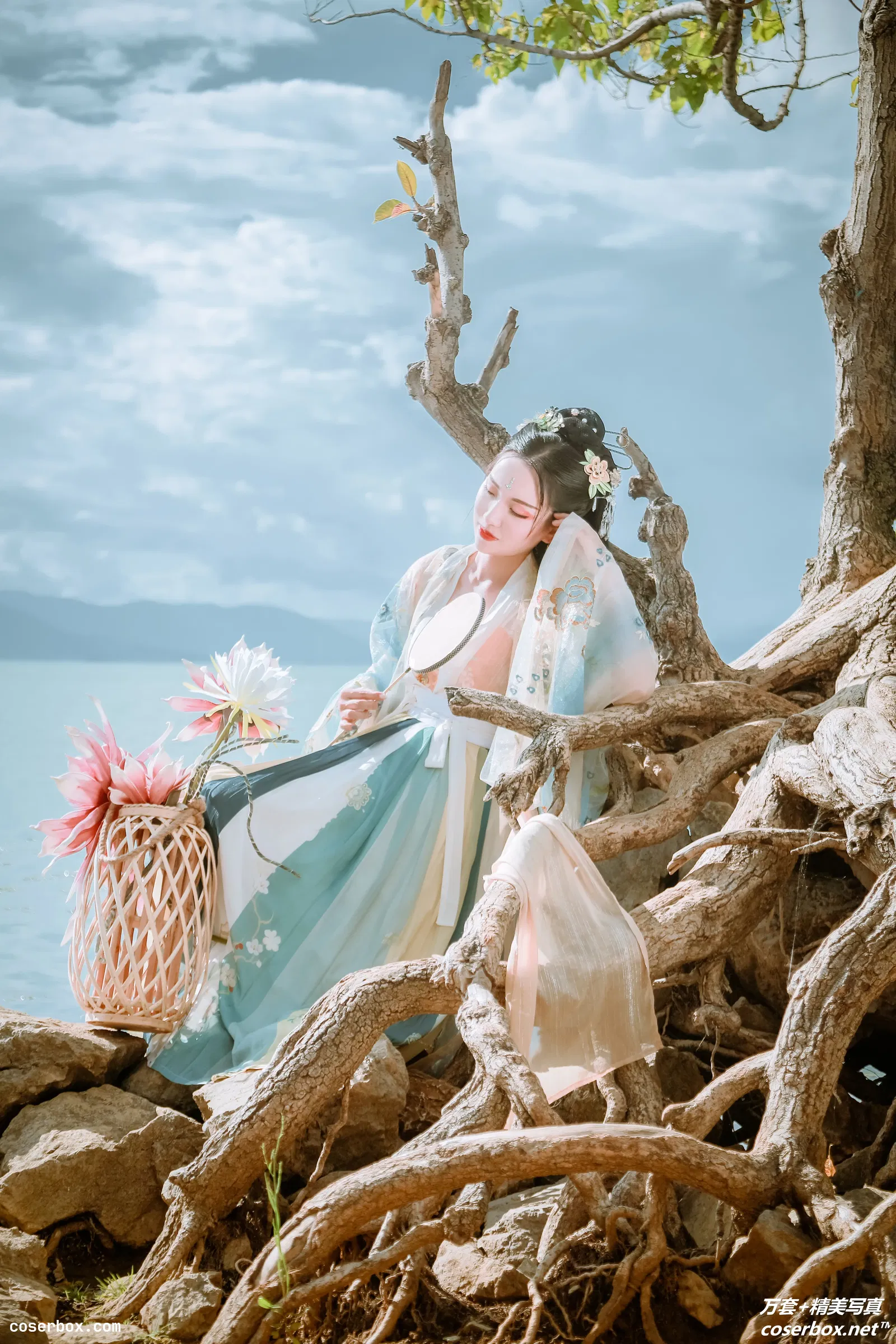 [YITUYU艺图语] 2022.01.29  NO.669 清水出芙蓉 Julie [22P-308MB]