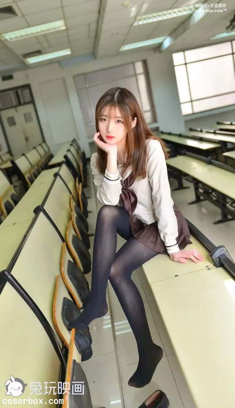 B83.003 冬天里的JK黑丝 [32P-142MB]