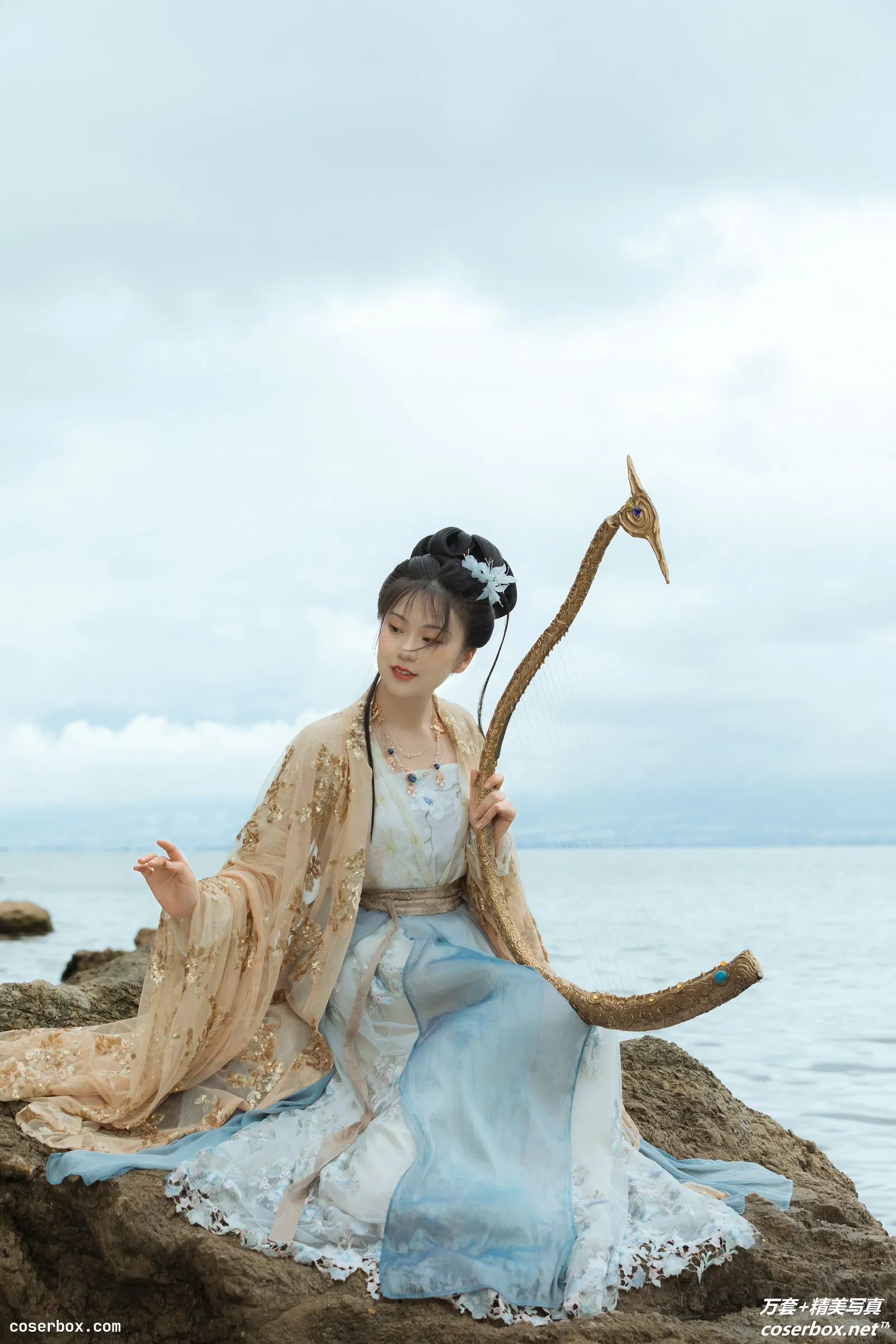 [YITUYU艺图语] 2022.02.26 NO.786 莲蕊香尘 碧山 [19P-246MB]