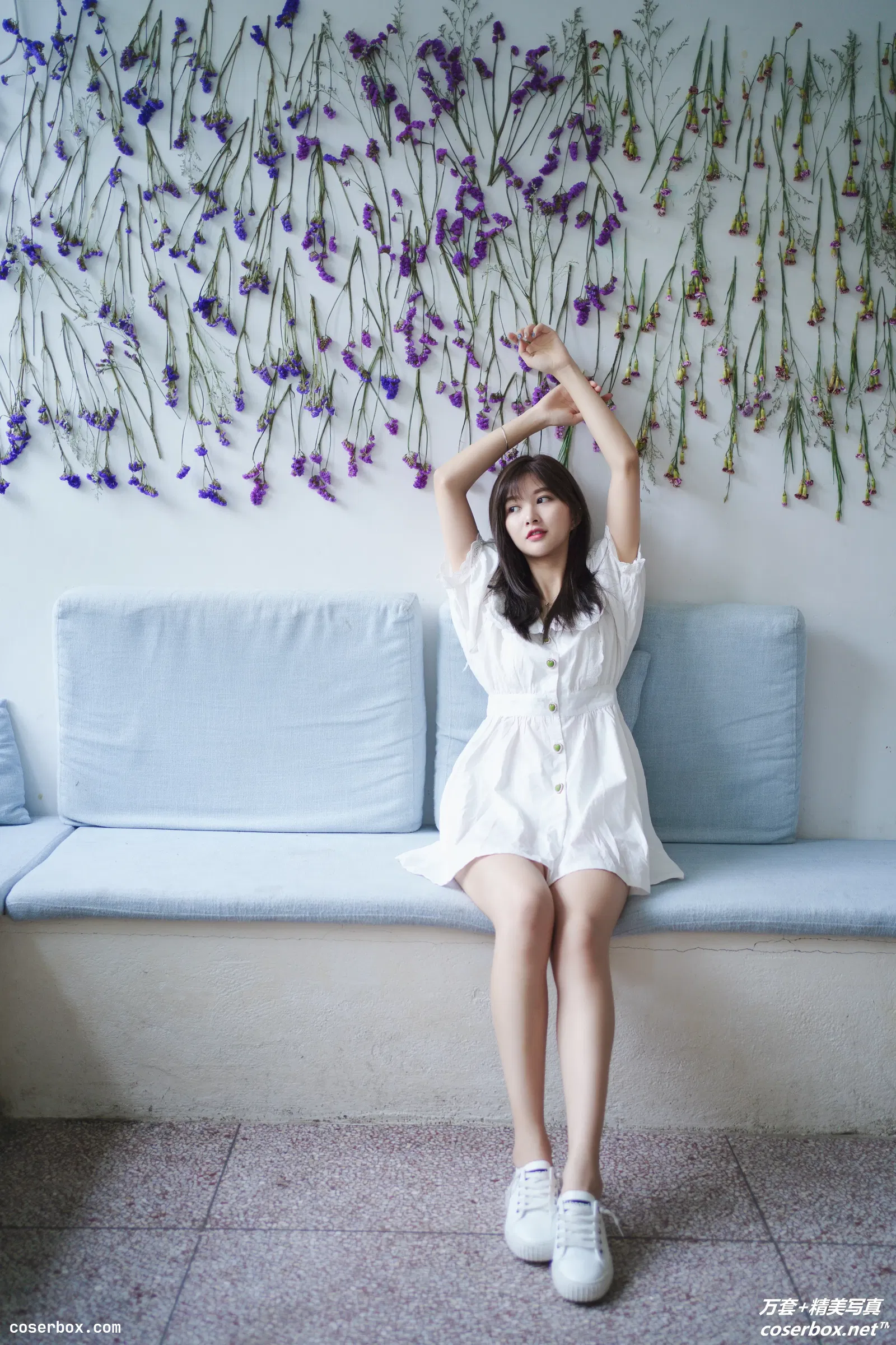 [YITUYU艺图语] 2022.01.12 NO.573 白色咖啡屋 吕陈 [27P-229MB]