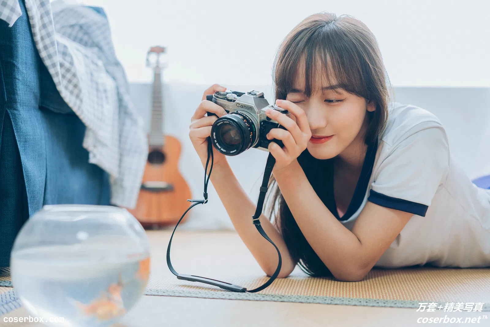 [YITUYU艺图语] 2021.11.02 NO.372 女摄影师 D [23P-249MB]