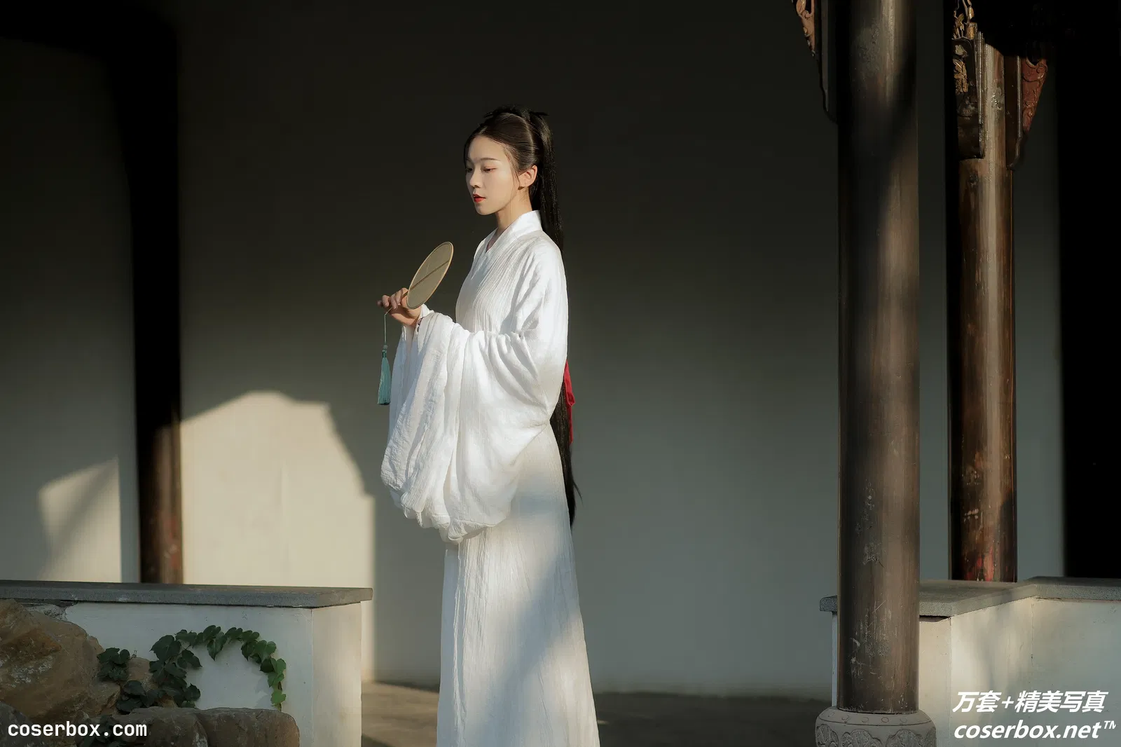 [YITUYU艺图语] 2022.02.03 NO.686 白茶无事别清欢 一方伊人yi [24P-212MB]