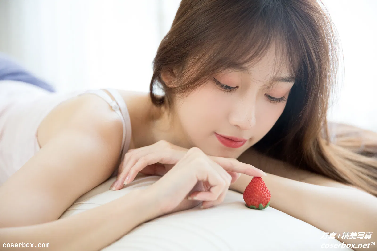 [YITUYU艺图语] 2021.11.13 NO.400 草莓的味道 KK [22P-312MB]