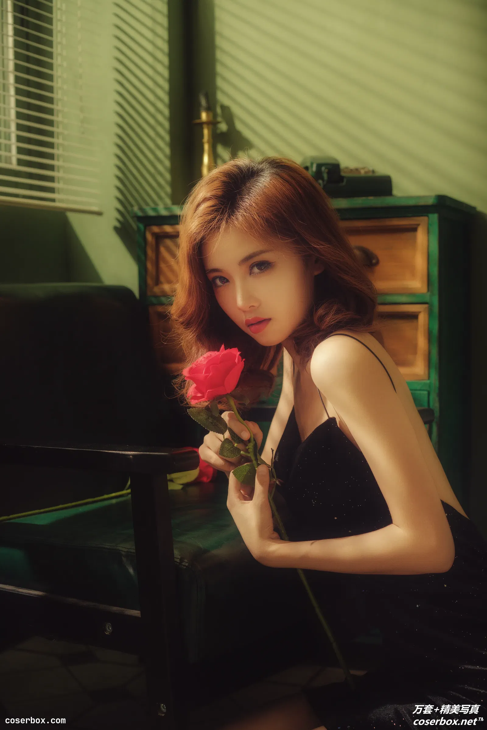 [YITUYU艺图语] 2021.10.22 NO.343 今夜派对 素素 [17P-293MB]