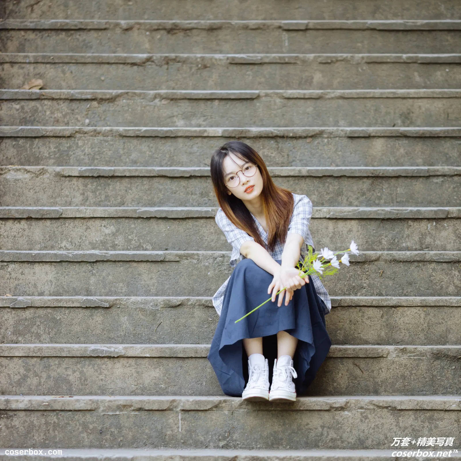 [YITUYU艺图语] 2022.01.03 NO.528 树下的蓝色往事 一鸭咿呀哟 [23P-353MB]