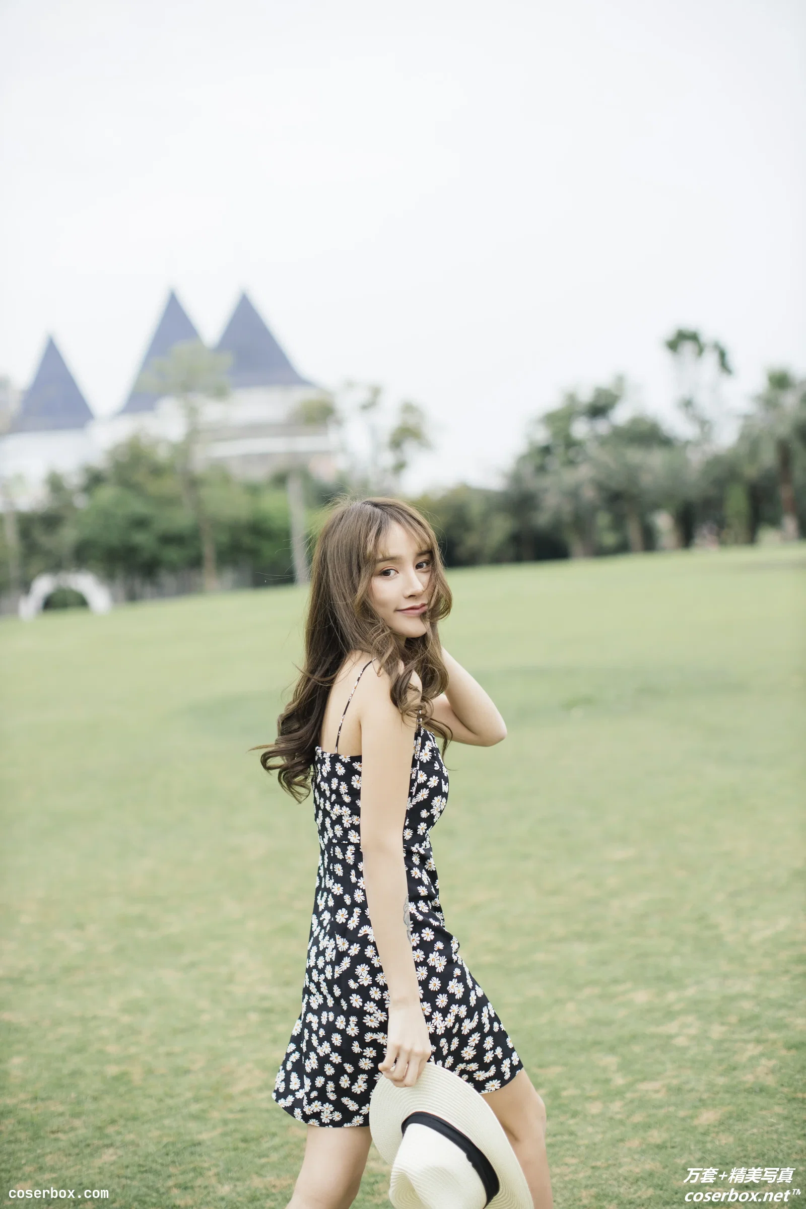 [YITUYU艺图语] 2021.05.08 NO.054 初夏之旅 巧玲 [28P-390MB]