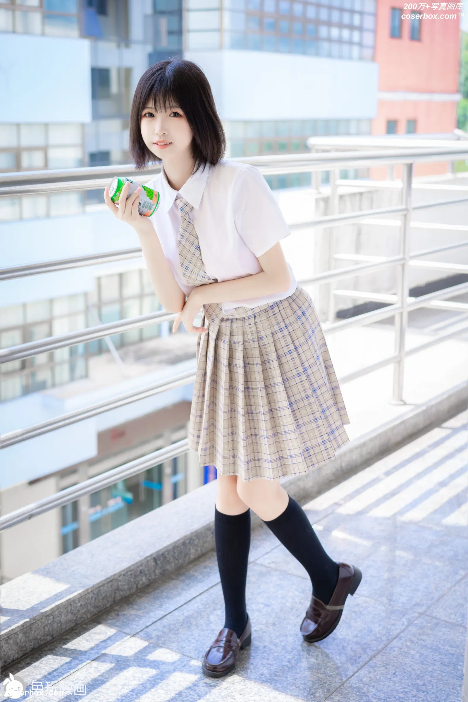 C18.002 教室走廊外的JK [41P-425MB]