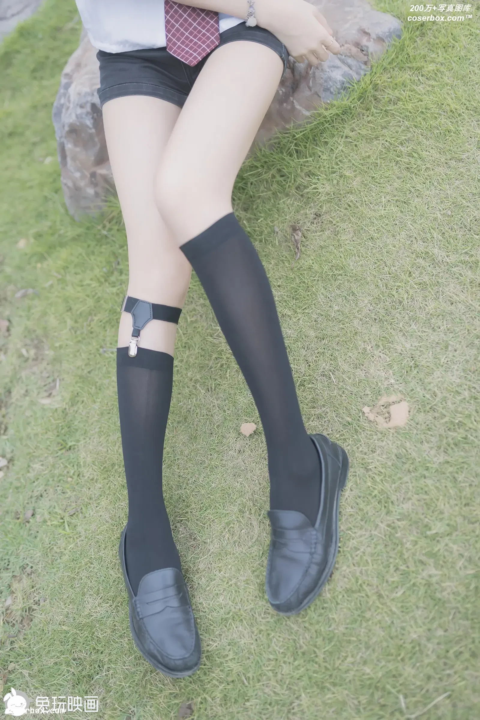 C26.002 草坪上的小细腿 [40P-116MB]