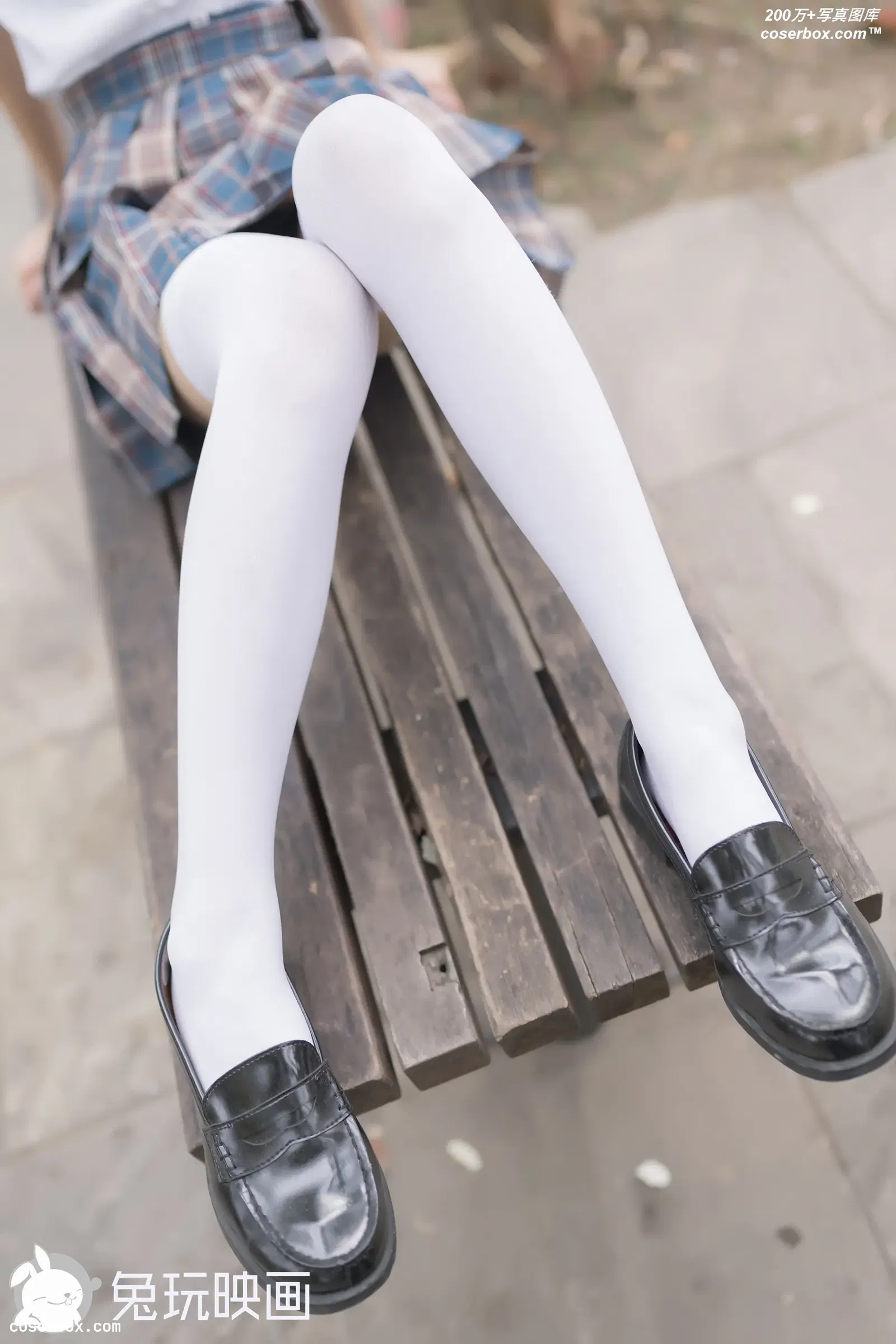 C36.005 路边的椅子上 [40P-76MB]