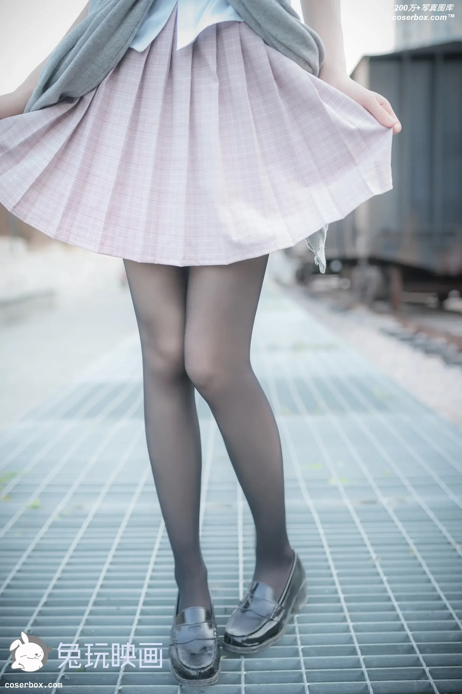 B83.006 铁轨旁的小细腿 [50P-102MB]