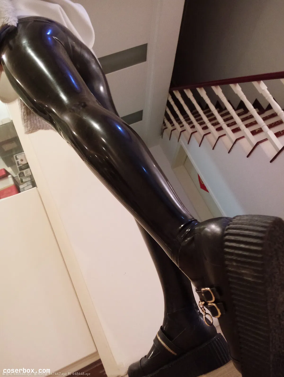 神楽坂真冬 NO.111 黑色皮裤系列图包 - 2