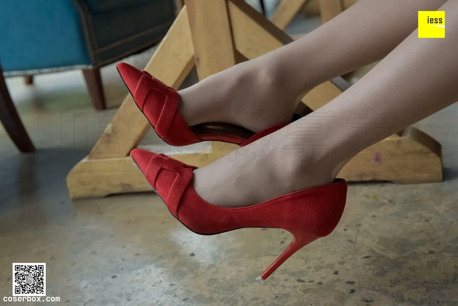 IESS异思趣向 2017.12.18 丝享家127：婉萍《蕾丝裙肉丝红鞋》 [99P 36.51MB]