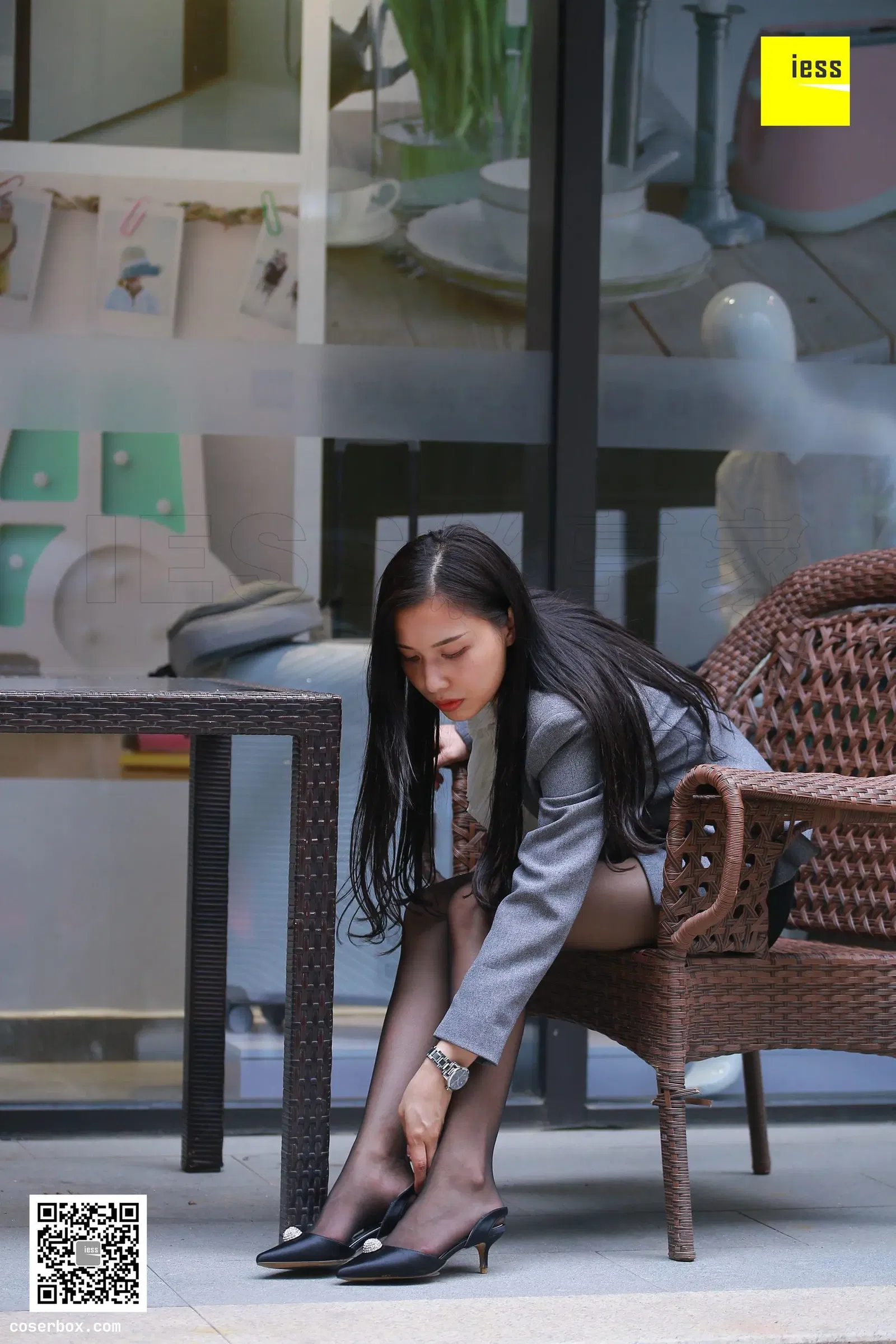 IESS异思趣向 2018.06.18 丝享家256：《白领辣妈户外玩鞋》辣妈（君君） [92P-43.4M] [94P 45.03MB]