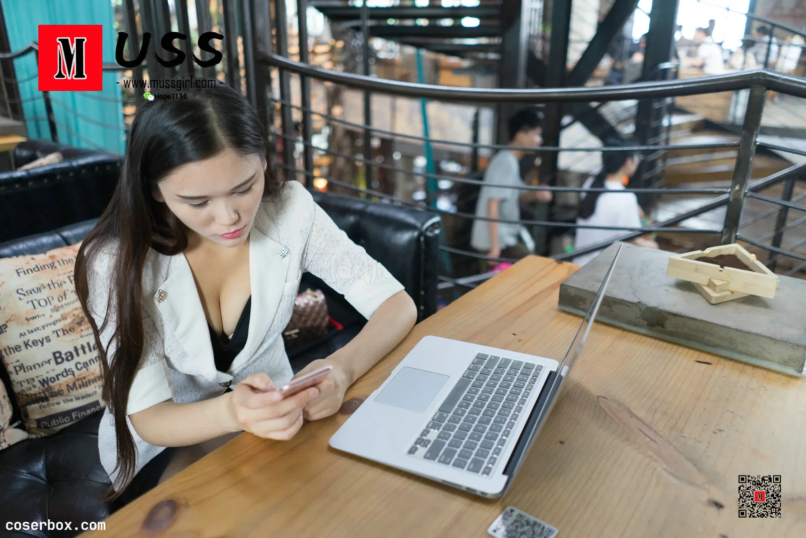 MussGirl慕丝女郎 NO.009 玩手机 [93P+103M]