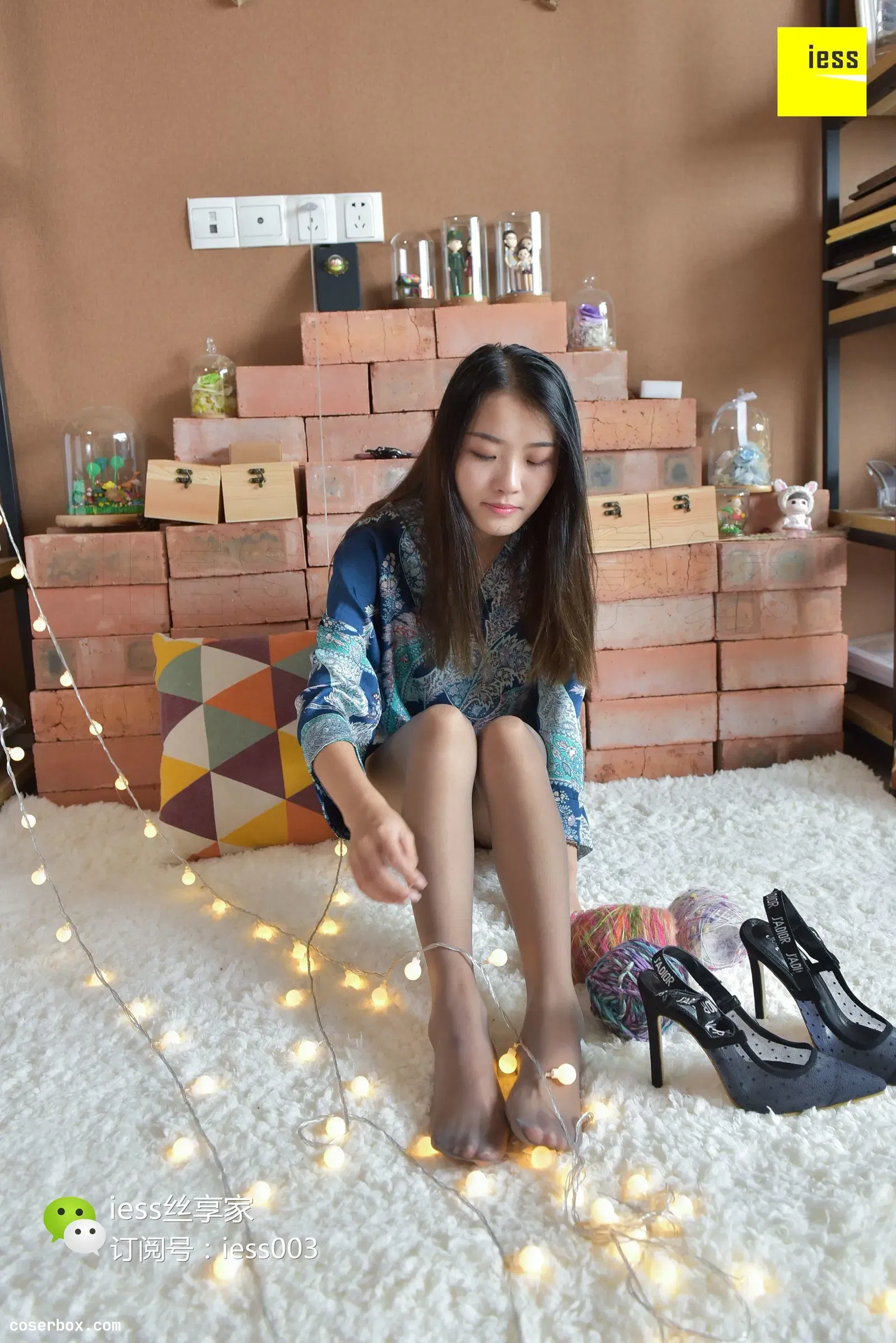 IESS异思趣向 2017.11.06 丝享家097：婉萍《被缠绕的灰丝美脚》 [99P 42.39MB]