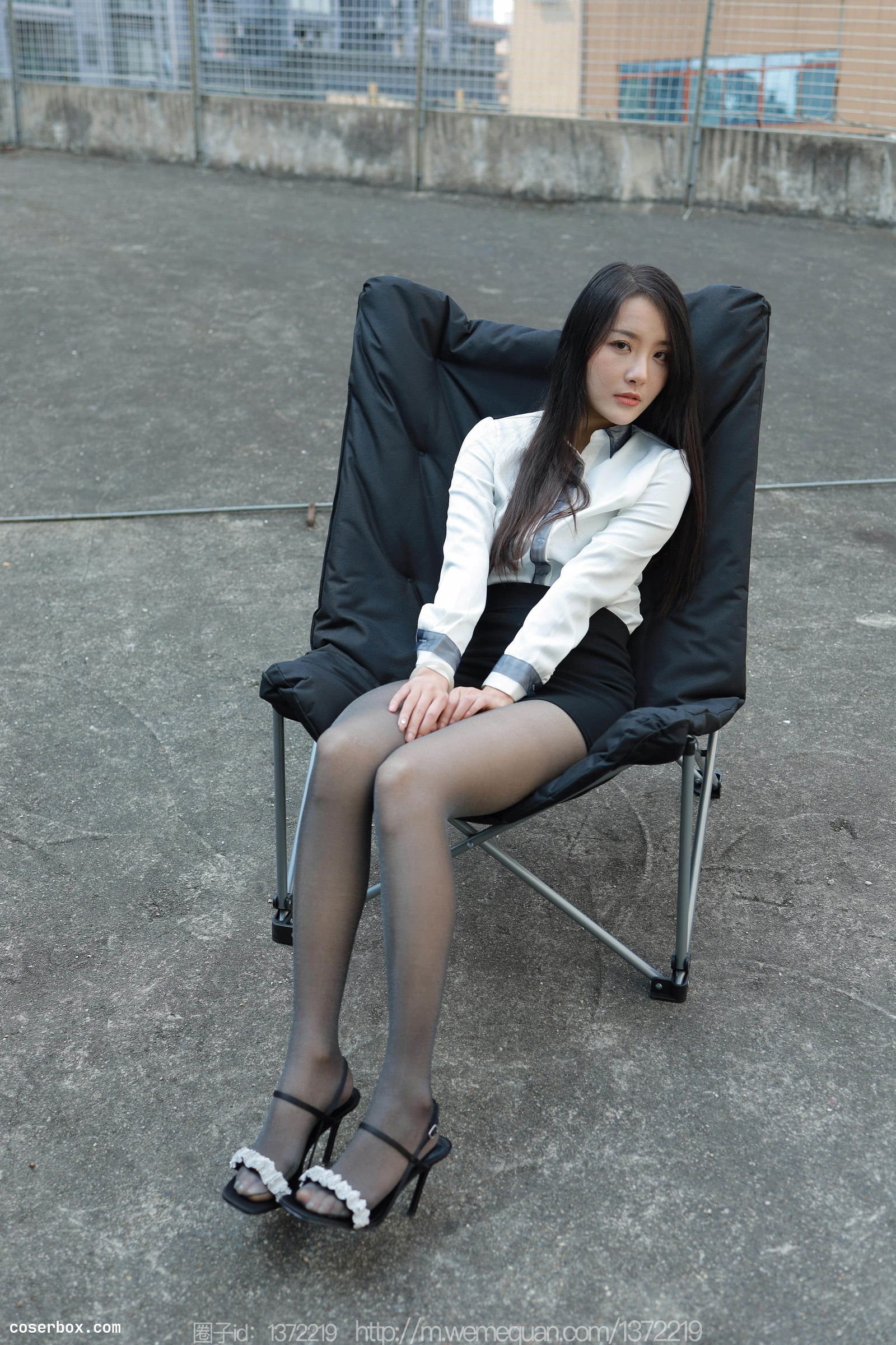 IESS异思趣向 2023.02.11 丝享家 1358 婉萍《户外OL》[88P-108.4M] [88P 106.54MB]