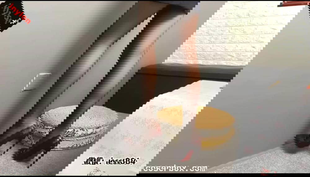 IESS异思趣向 NO.014 女白领芊芊的午休时间美腿丝袜 [1V 63M] [6P 1V 63.72MB]