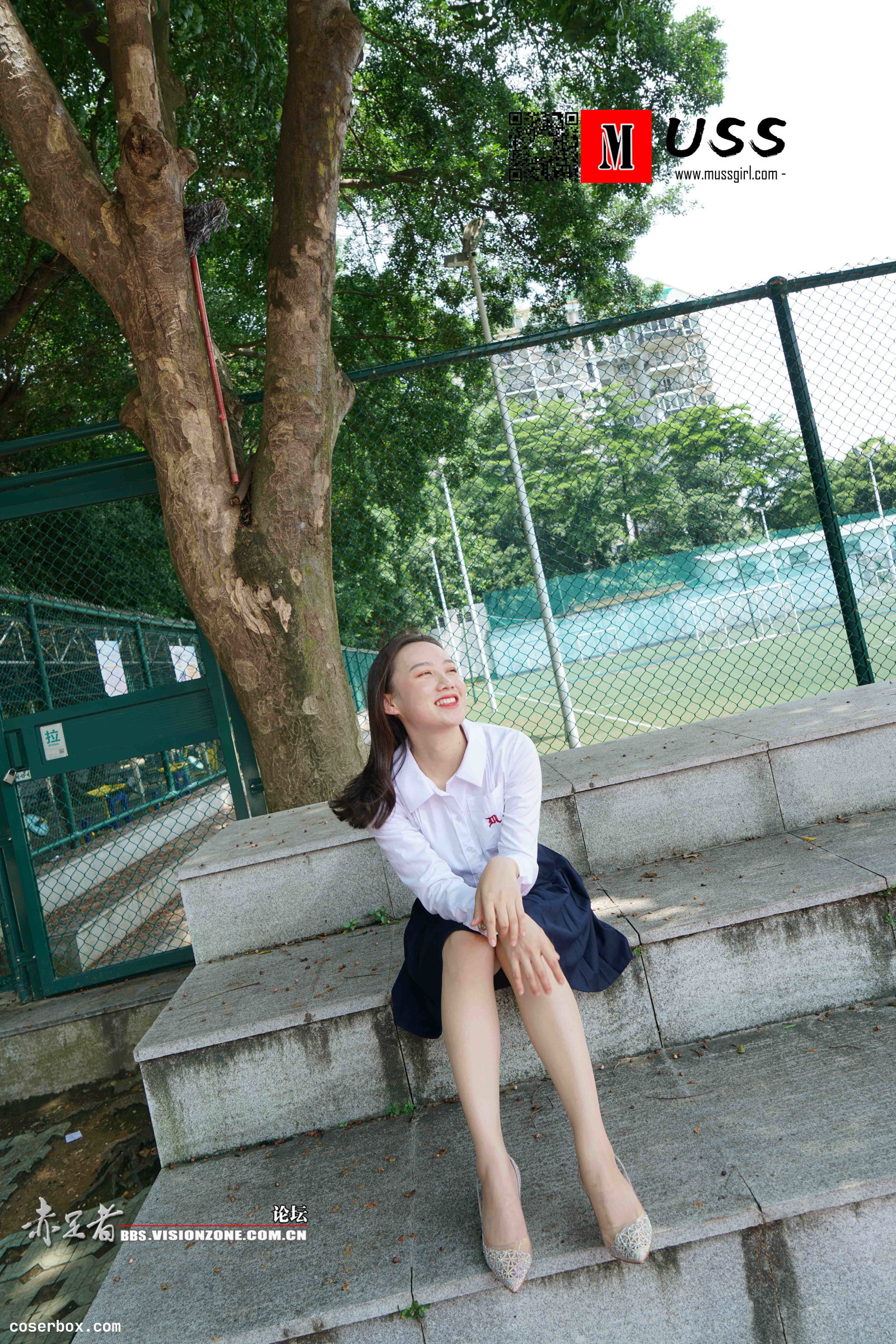 MussGirl慕丝女郎 NO.073 美女老师红红的超薄丝袜嫩足 [119P+234M]