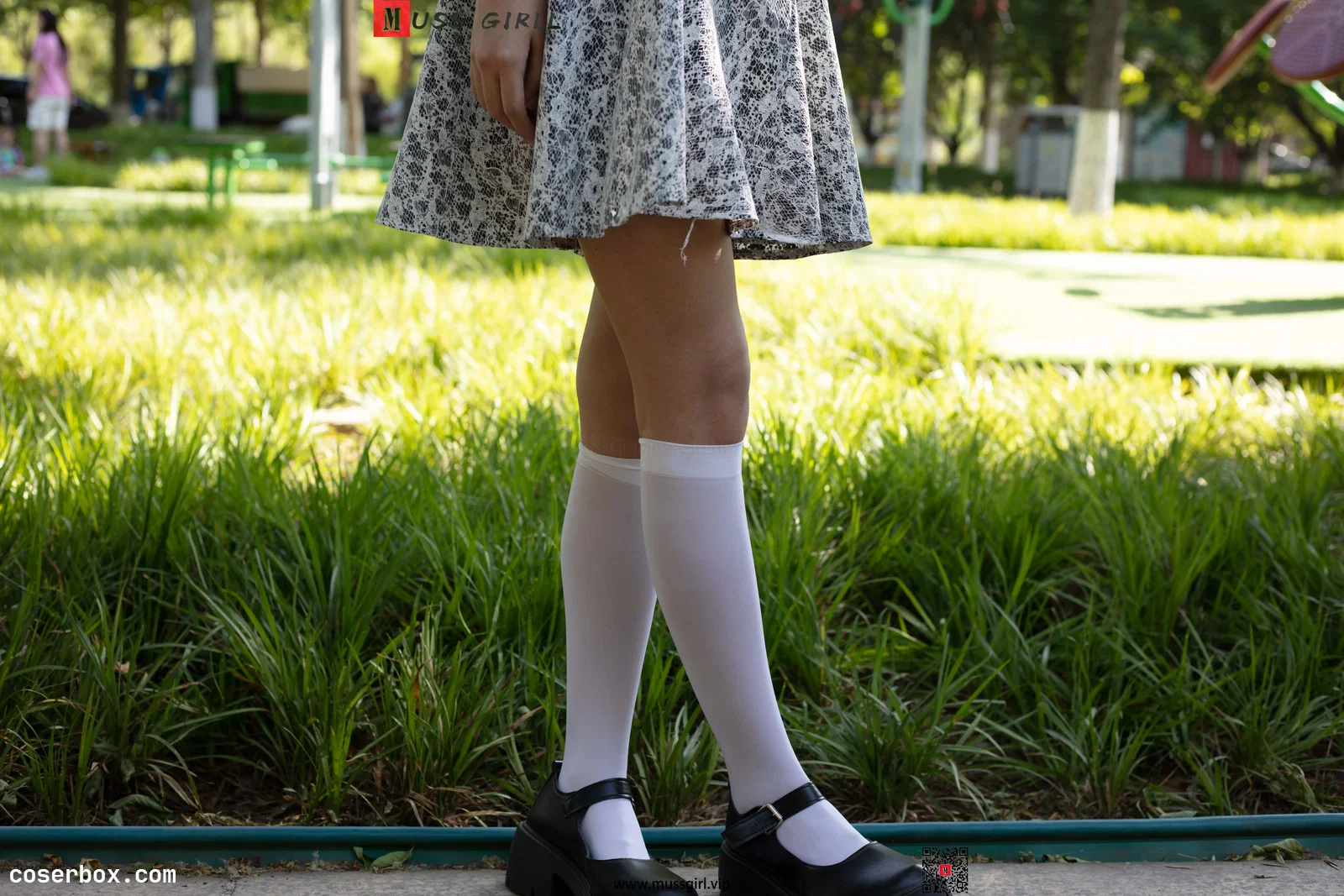 MussGirl慕丝女郎 NO.209 公园碎花裙过膝白丝 [119P／301M]