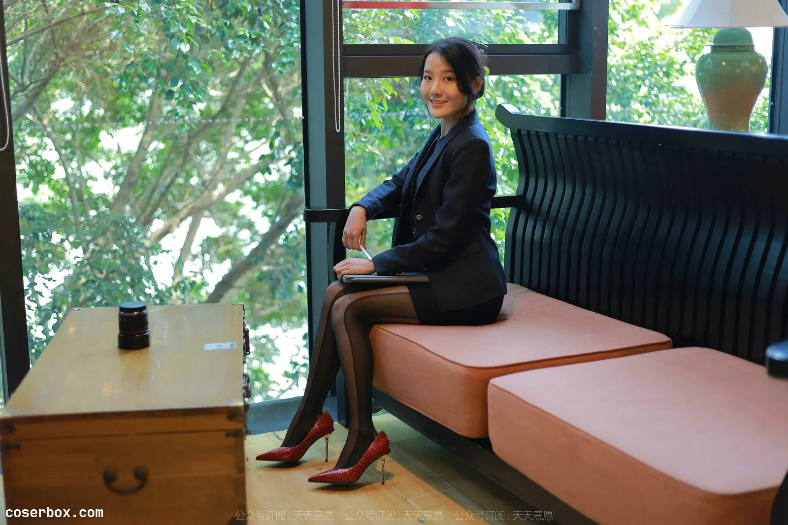 IESS异思趣向 2022.04.12 丝享家 1057：婉萍《OL嘿丝玉姐》 [93P 108.94MB]