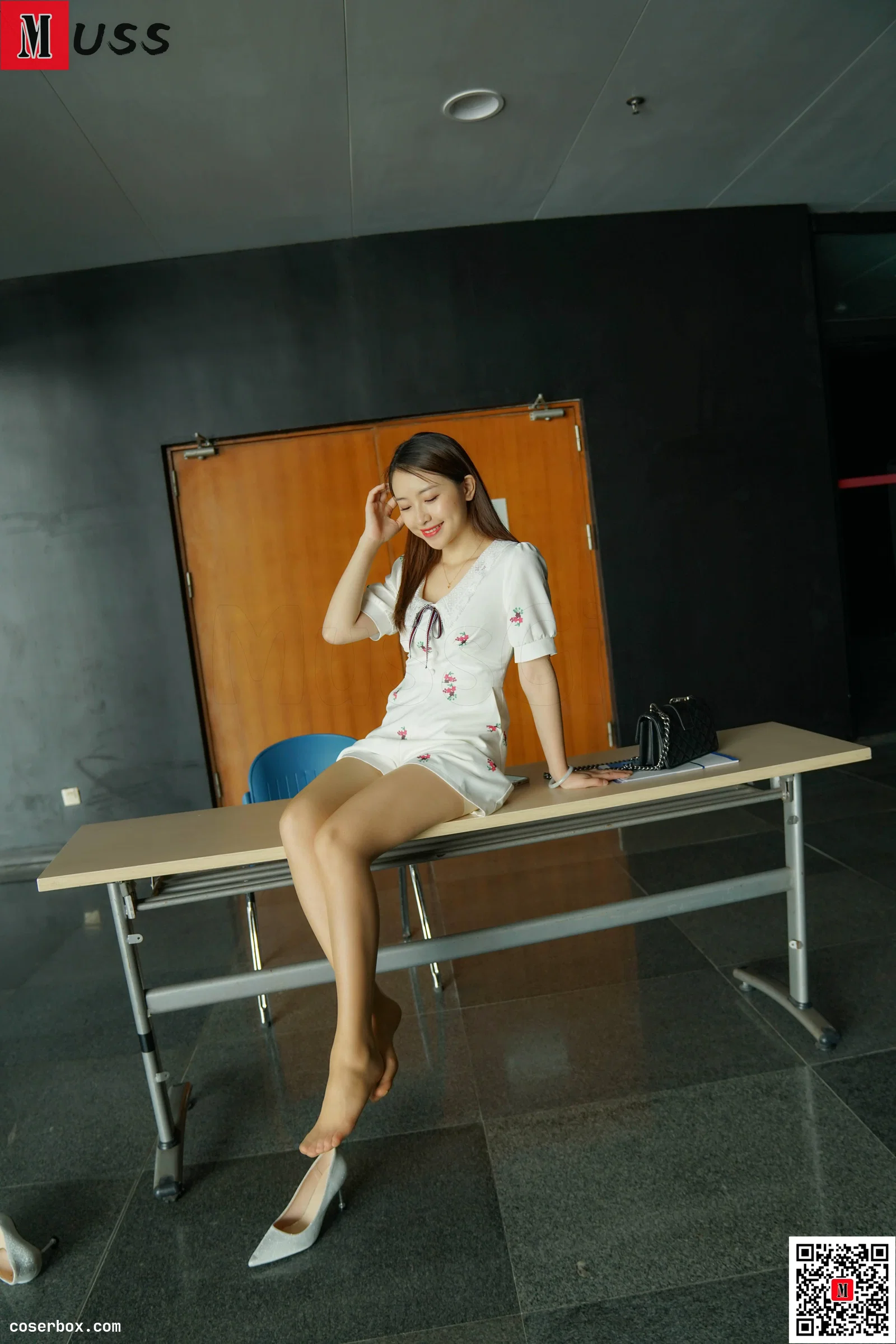 MussGirl慕丝女郎 NO.188 碎花连衣裙肉丝 [100P／125M]