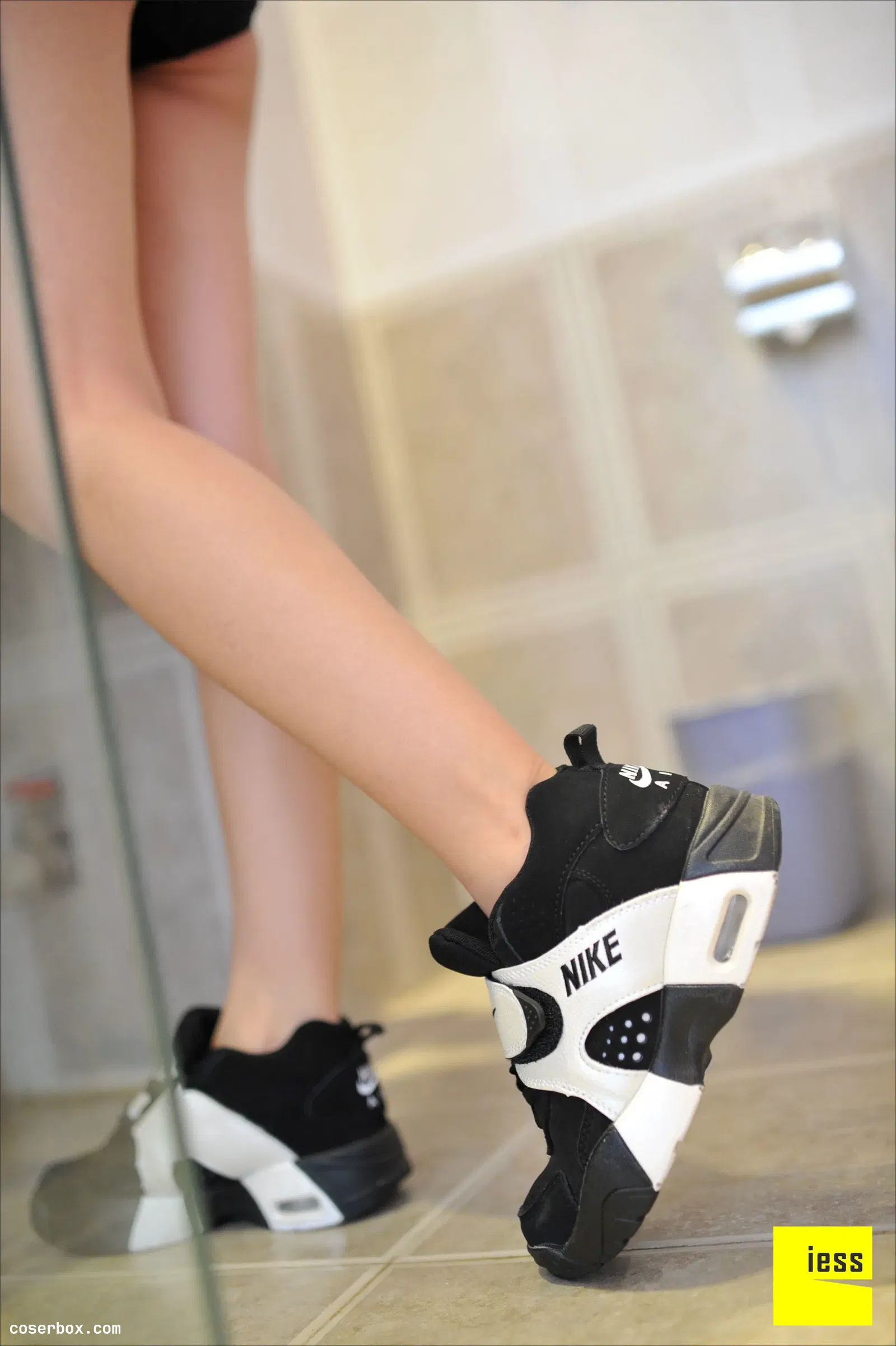 IESS异思趣向 2016.09.21 丝足便当003：《丝袜与运动鞋》楚楚 [45P 20.9MB]