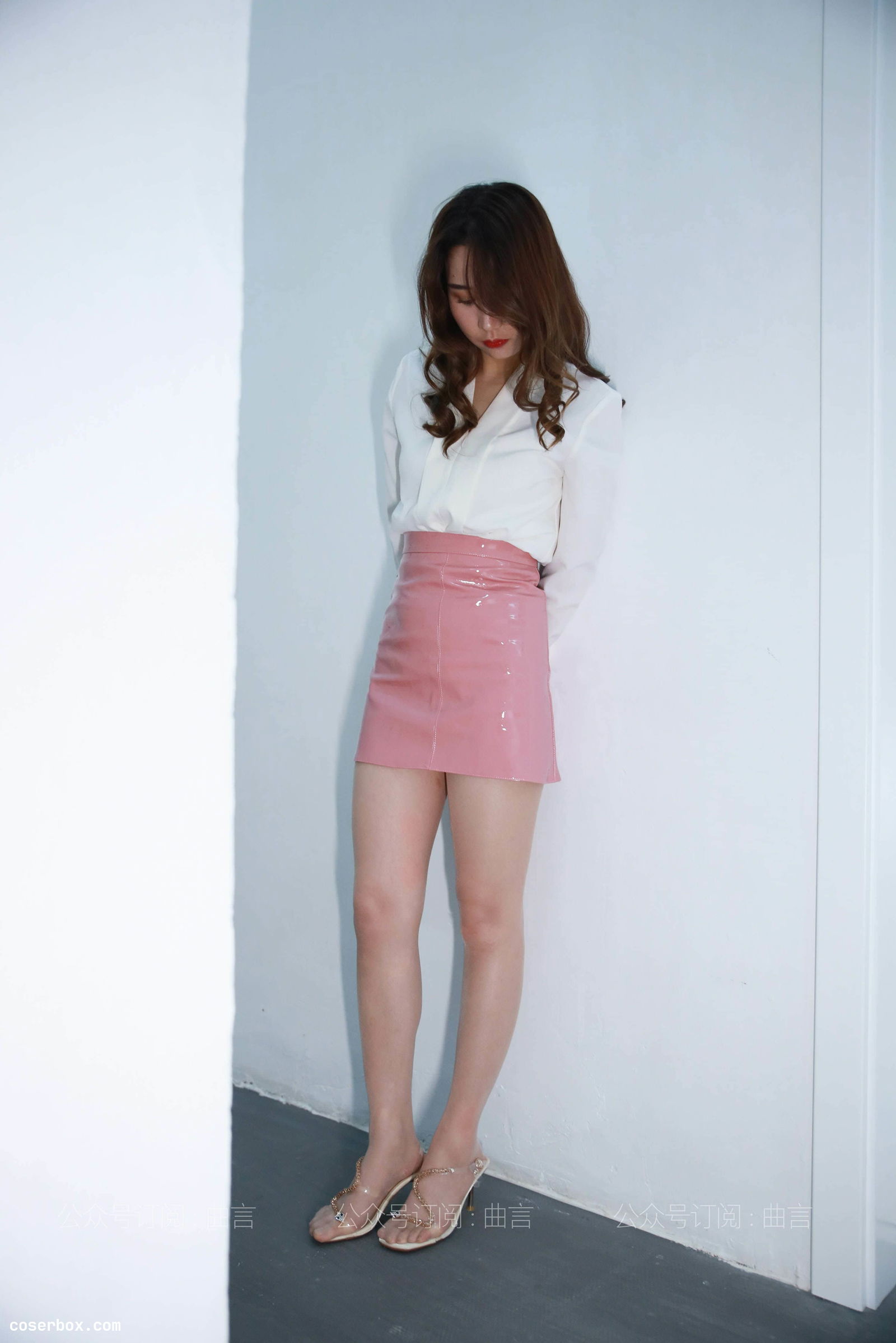 IESS异思趣向 [耽丝]031-糖糖在楼道休息放松 [70P+43M] [70P 41.66MB]