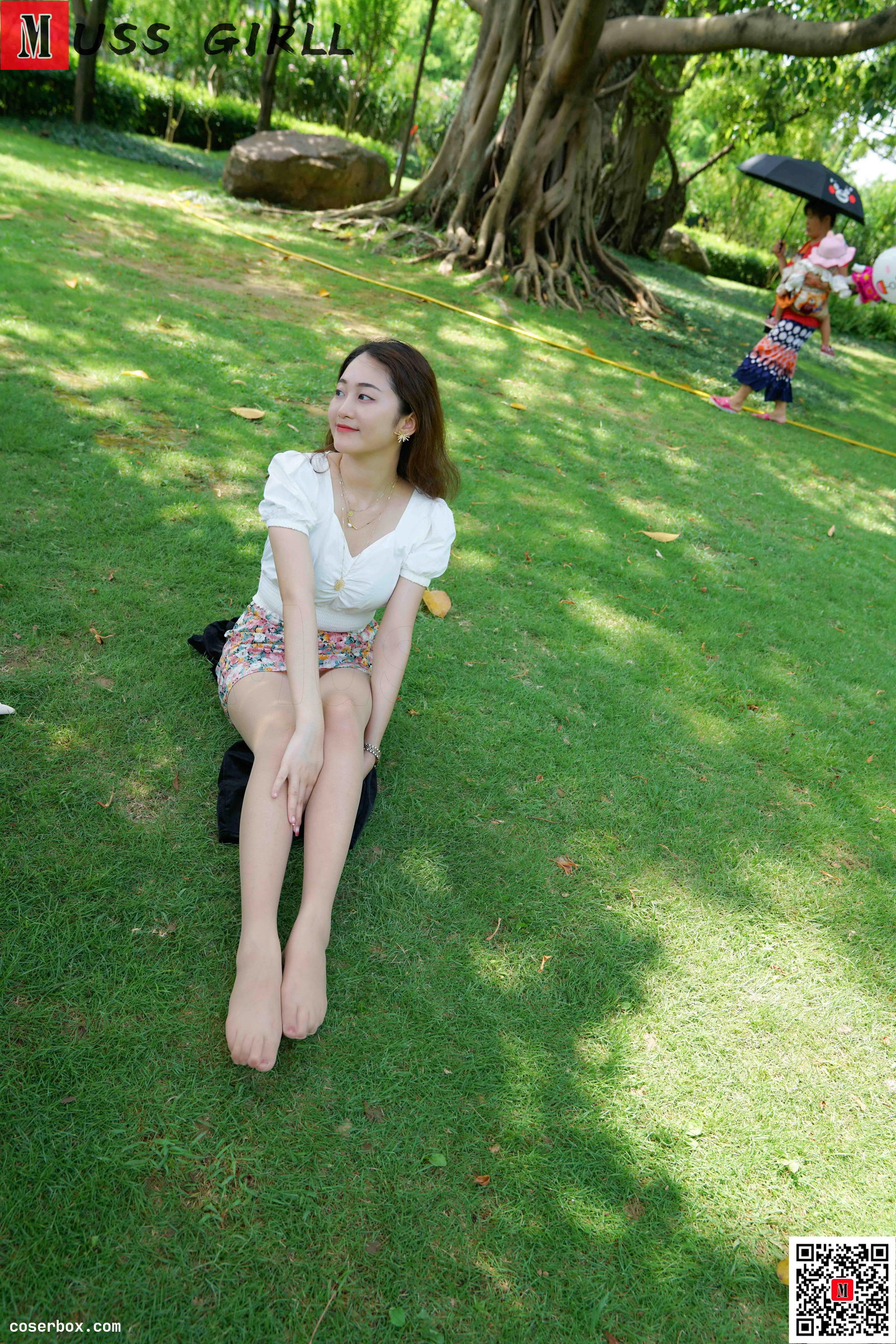 MussGirl慕丝女郎 NO.195 草地碎花包臀裙肉丝 [60P／121M]