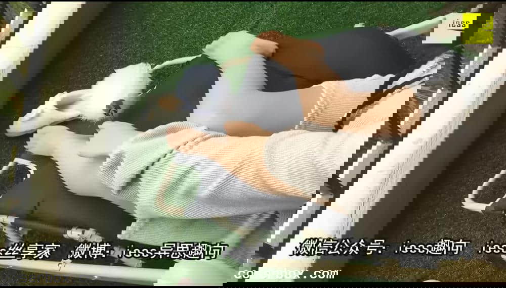 IESS异思趣向 NO.002 新人小妹妹肉丝+棉袜 [1V 39M] [5P 1V 40.19MB]