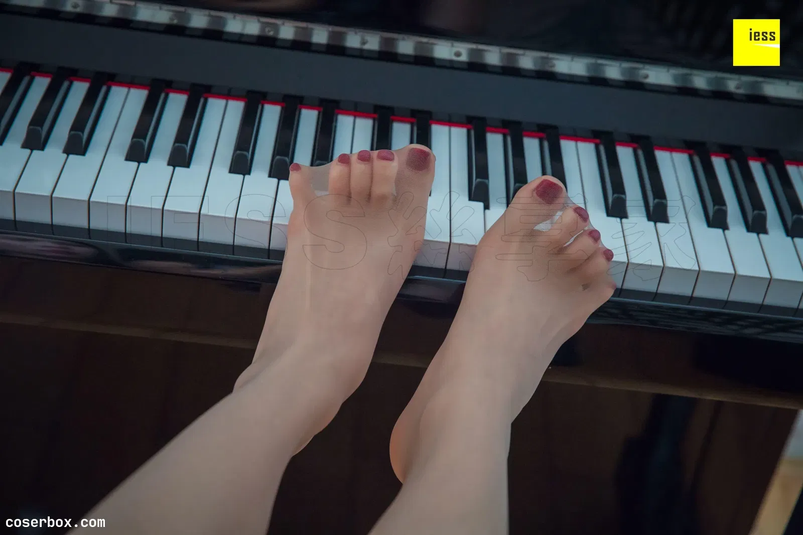 IESS异思趣向 2018.11.09 丝享家356：《黑白琴键上的美足》七七 [92P-29M] [92P 31.44MB]