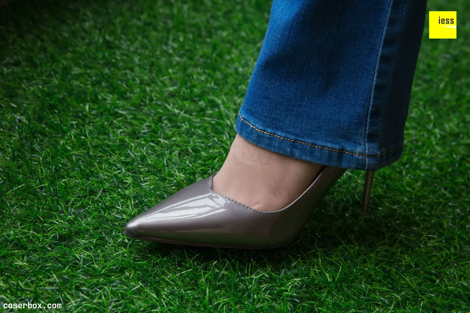 IESS异思趣向 2018.05.21 丝享家236：《辣妈的喇叭裤短丝》辣妈（君君）[99P-53M] [99P 54.77MB]