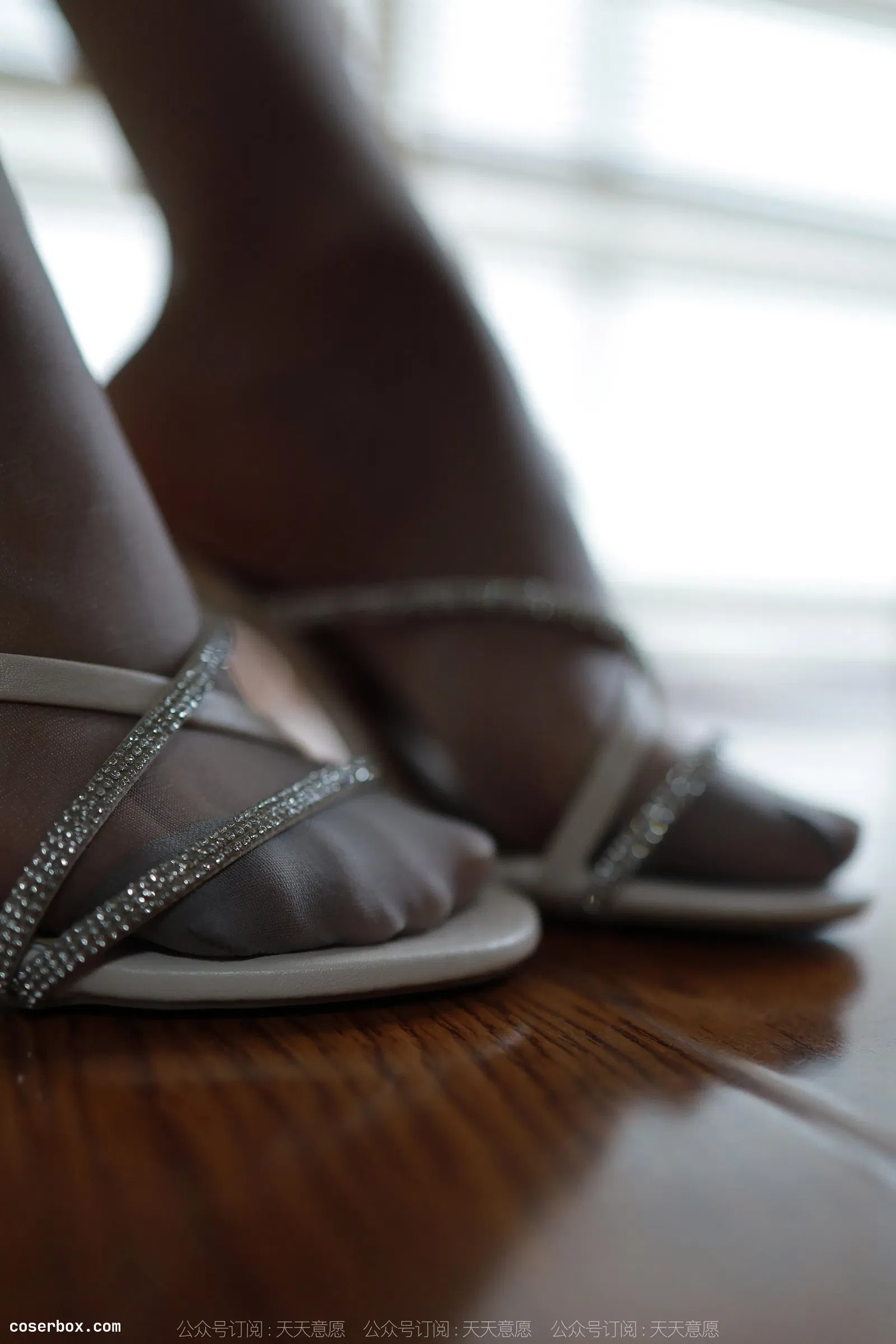 IESS异思趣向 2022.07.20 丝享家 1153：婉萍《灰丝凉鞋》[82P-101.6M] [83P 100.35MB]