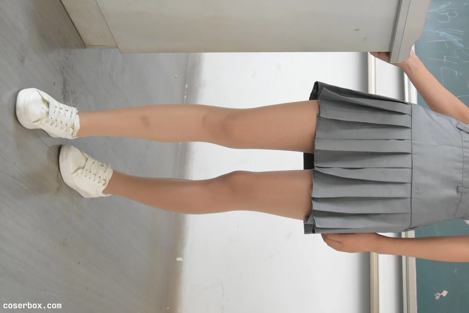 大生模拍 NO.042 圆圆-教室小白鞋 [22P 91.41MB]