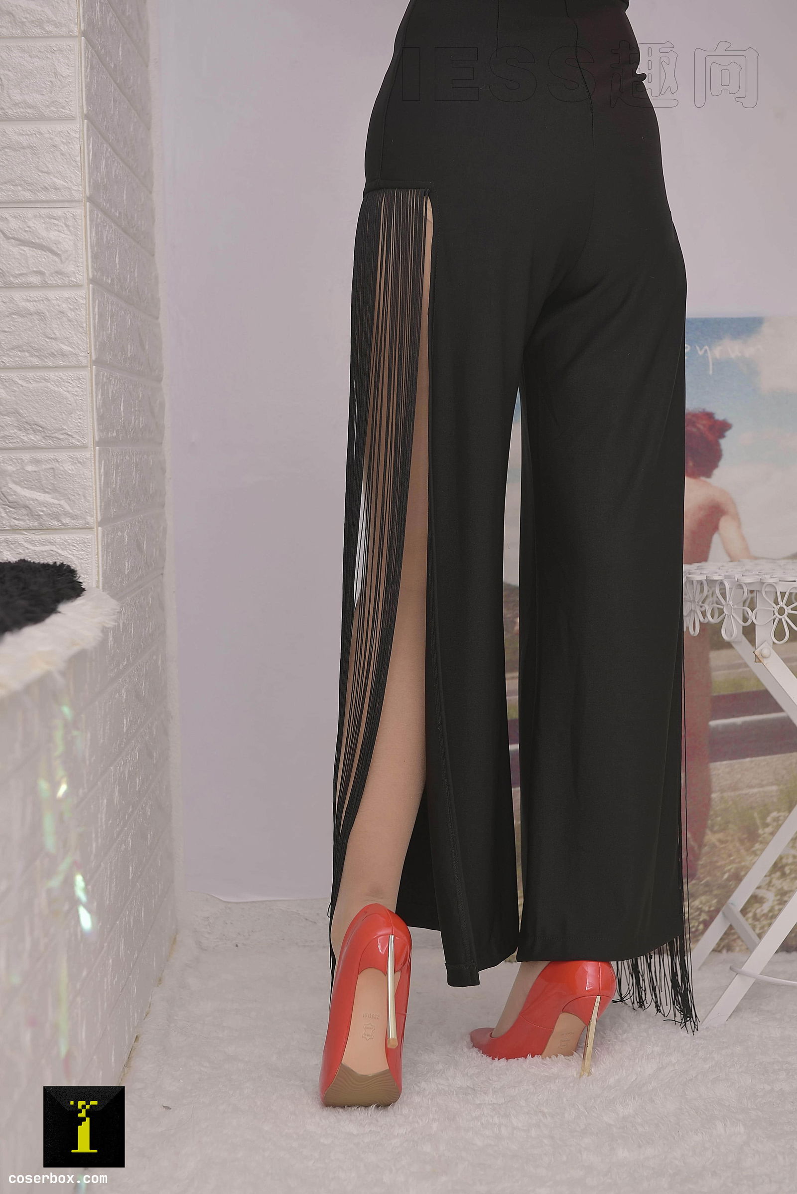 IESS异思趣向 普惠集 120 – 别人家的模特 – 肉感 [67P76.1MB] [67P 76.17MB]