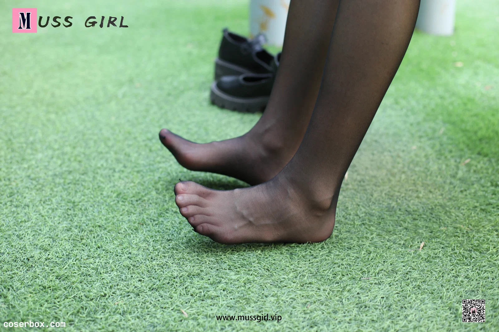MussGirl慕丝女郎 NO.216 草地JK制服黑丝4 [100P／255M]