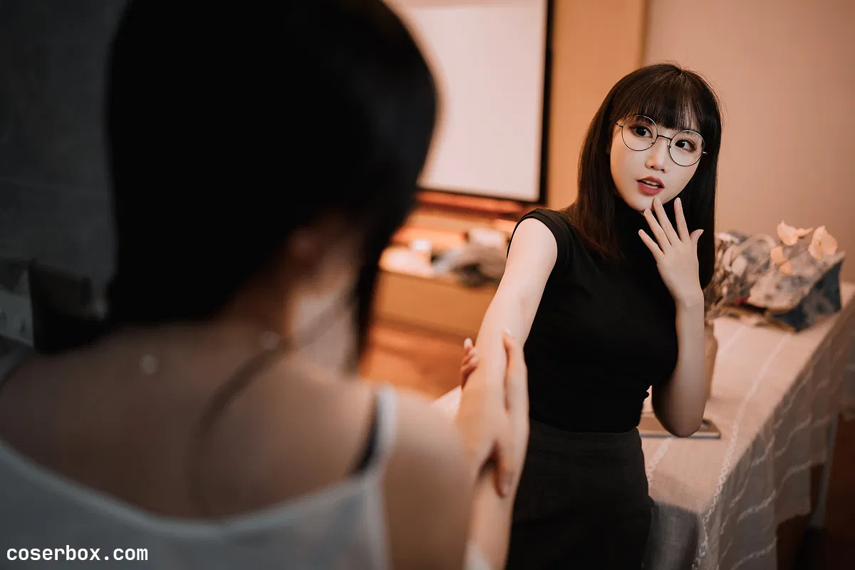 Rioko凉凉子(肉扣热热子) NO.091 &面饼仙儿《黑丝ol制服双人》 OL百合篇 - 1