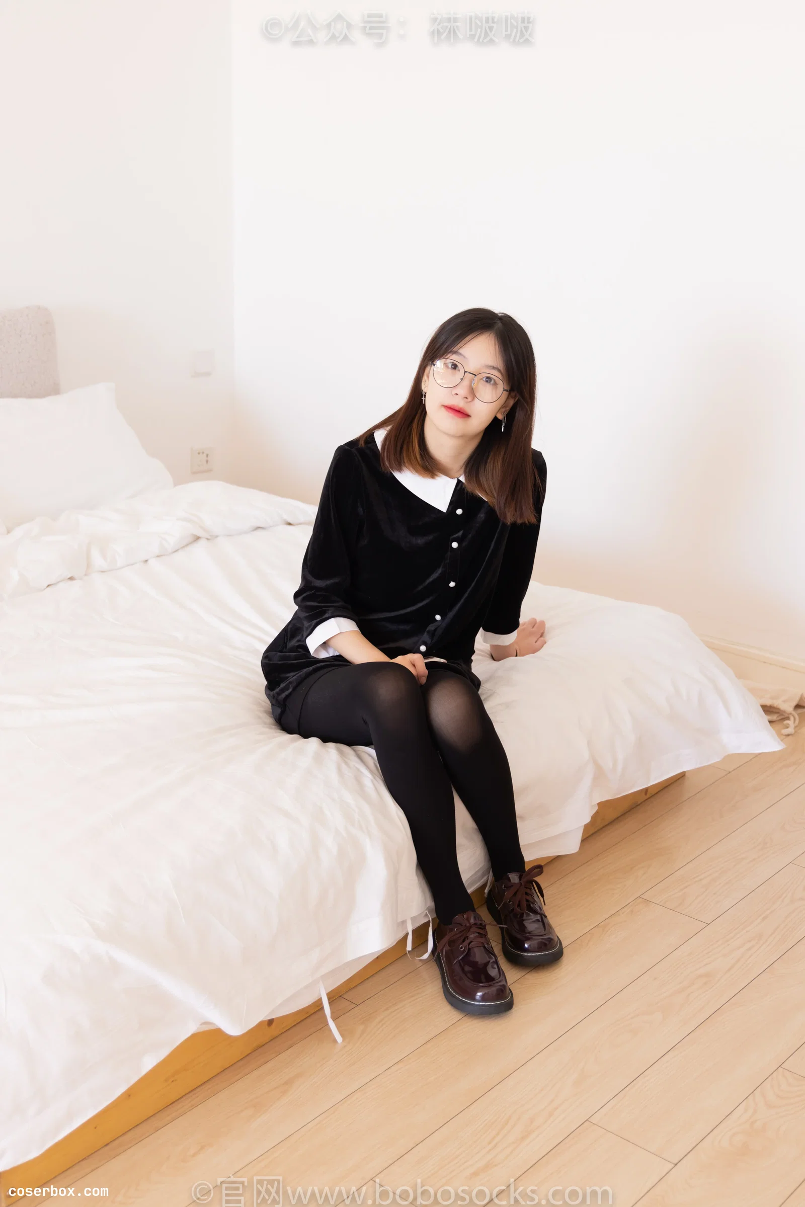 BoBoSocks袜啵啵 NO.053 小甜豆-皮鞋、厚黑丝、黑色蕾丝船袜 [143P 1V 7.92GB]