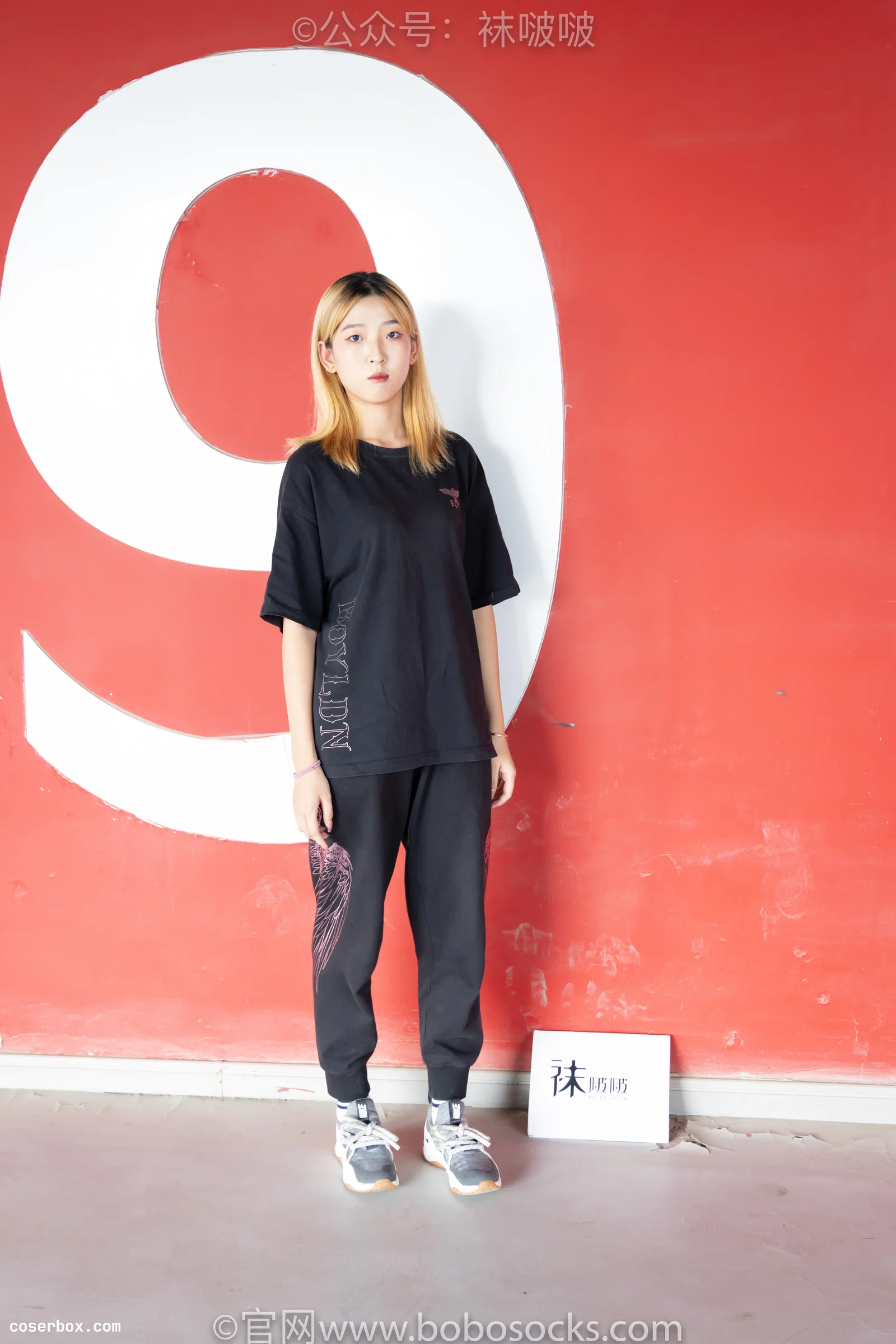 BoBoSocks袜啵啵 NO.018 木木-运动鞋、白棉袜、裸足 [136P 1V 3.95GB]