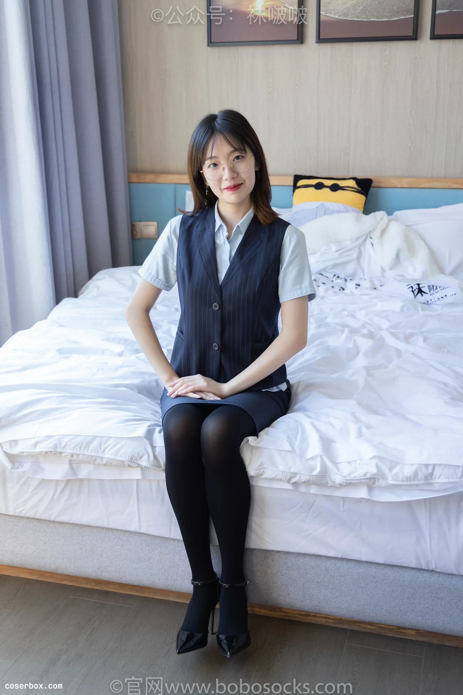 BoBoSocks袜啵啵 NO.038 小甜豆-建行行服、高跟鞋、厚黑丝 [131P 1V 6.37GB]